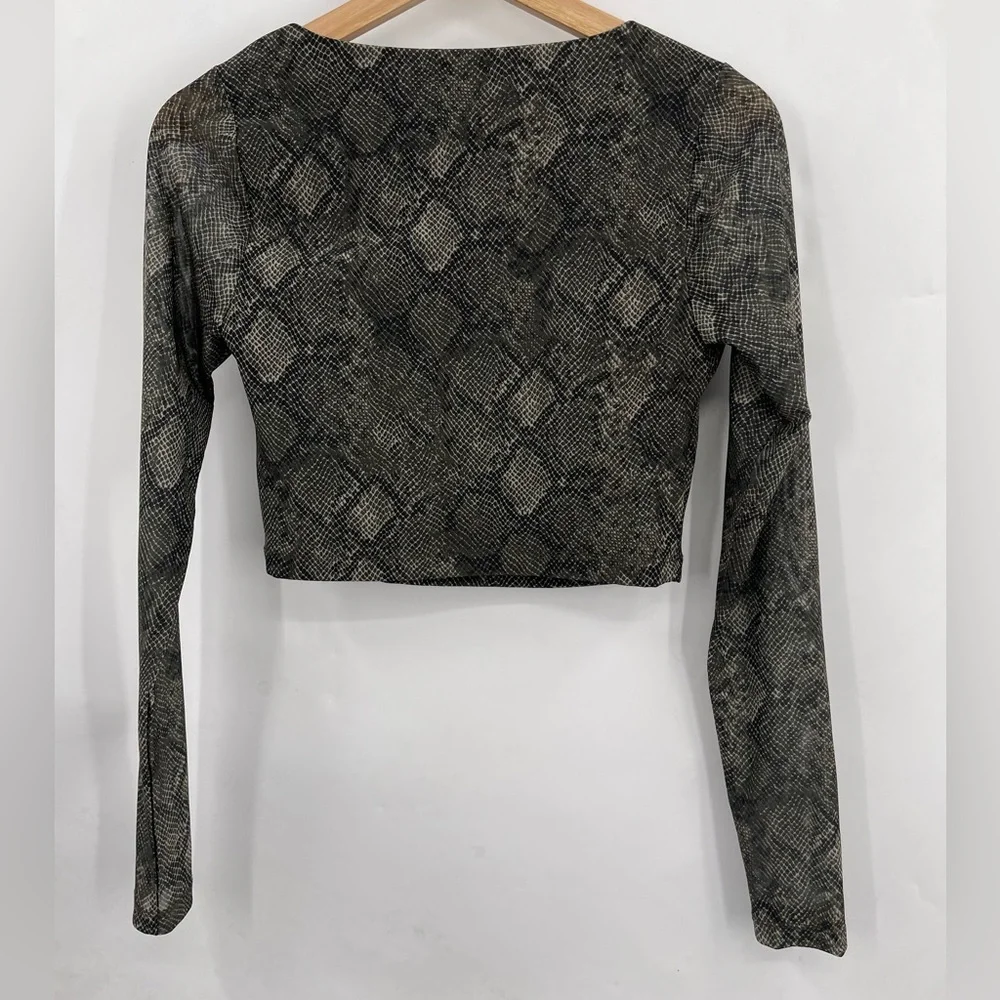 NEW GOOD AMERICAN Asymmetrical Mesh Crop Top Size Medium Print Hunter Snake